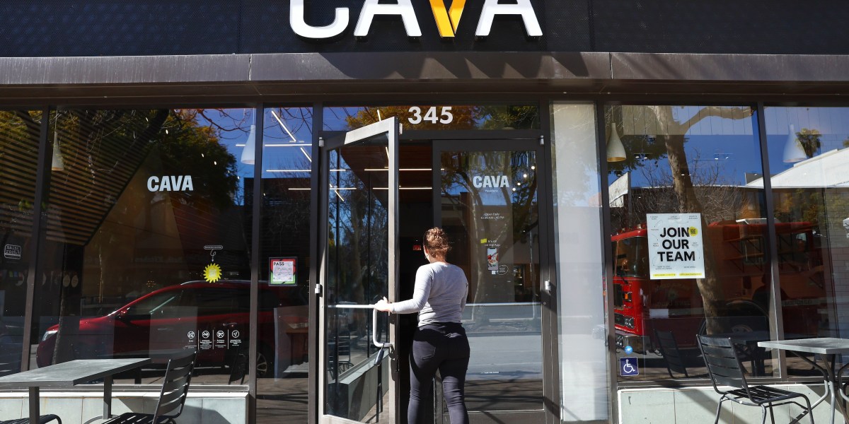 CAVA's Fast-Casual Success: Strong Unit Economics Drive Market Leadership
