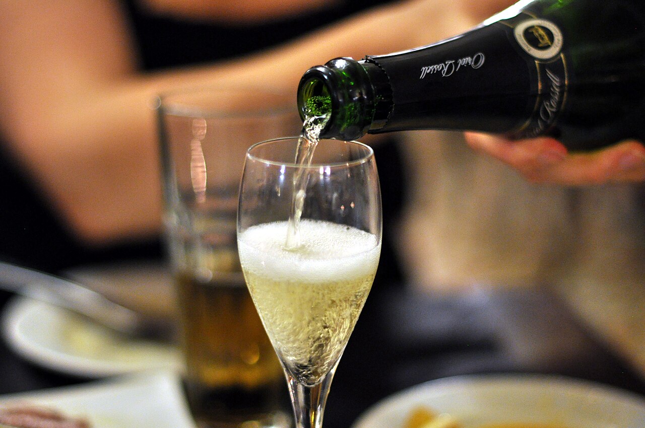 CAVA's Growth Strategy: Menu Innovation & Digital Engagement Fueling Expansion